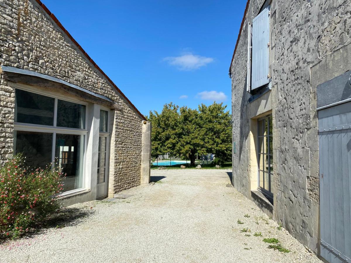 Domaine De La Laigne - Spa Asnieres-la-Giraud Экстерьер фото